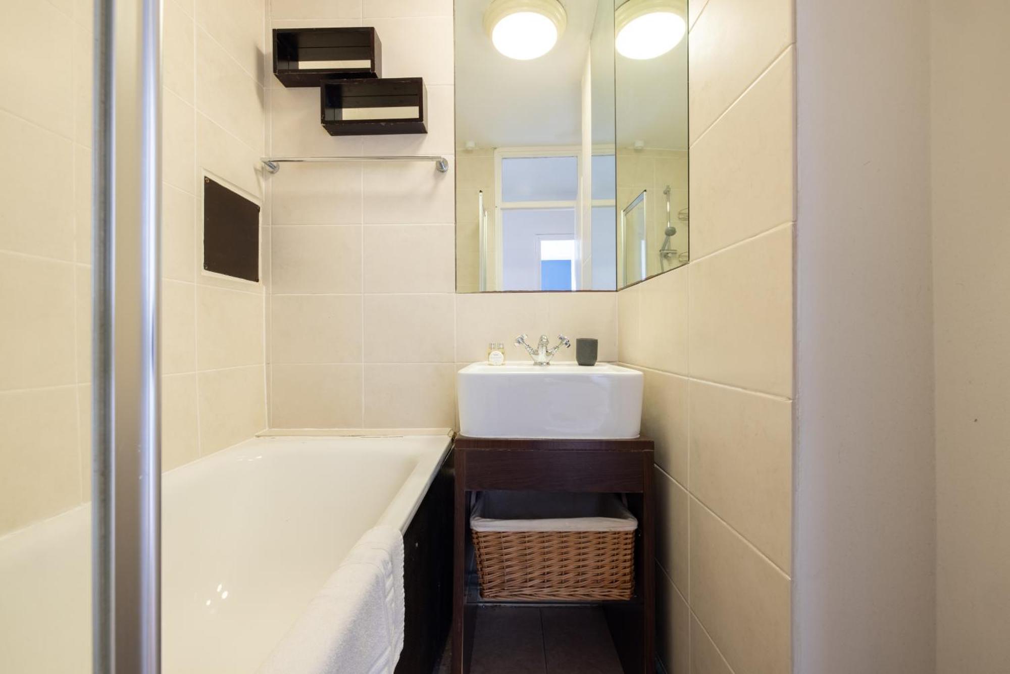The Bermondsey Apartment Лондон Экстерьер фото